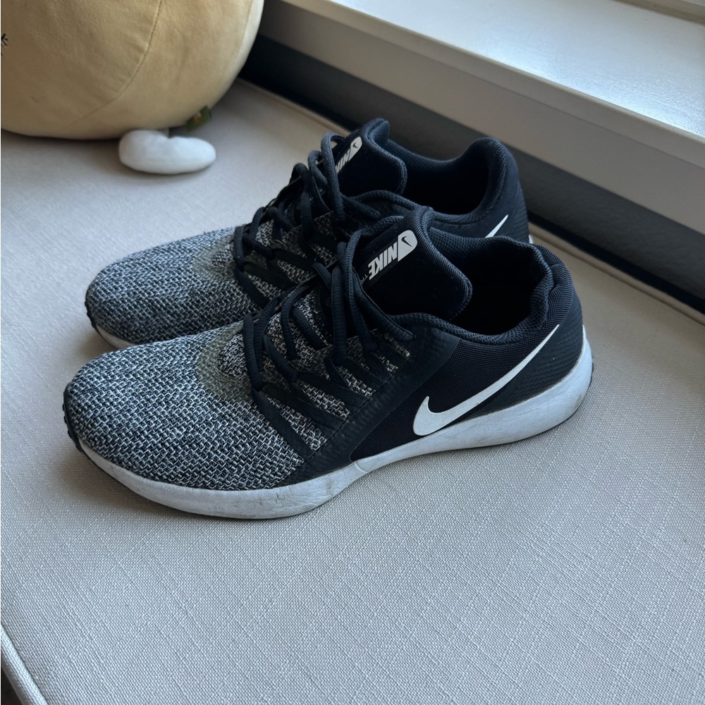 Nike Men's Varsity Compete Trainer size 9